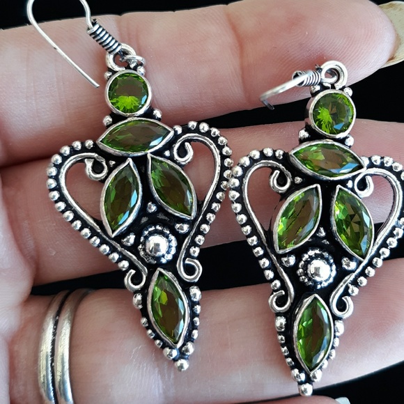 New Beautiful Peridot Silver Dangle Earrings. - Picture 2 of 6